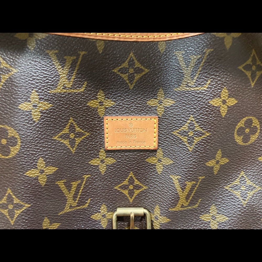 ⭐️Authentic Louis Vuitton Cross Body. - Picture 6 of 8